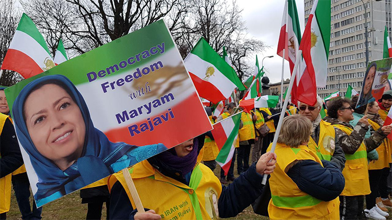 Iran dissidents hold rally outside UN