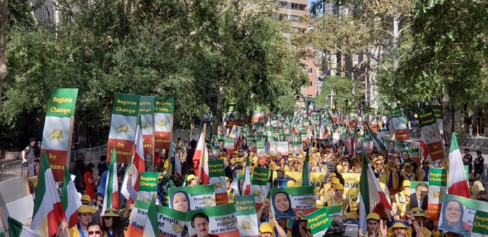 Iranians from the US, Canada, and Europe gathered in New York on Tuesday to hold a major protest rally against the presence of Iranian President Hassan Rouhani