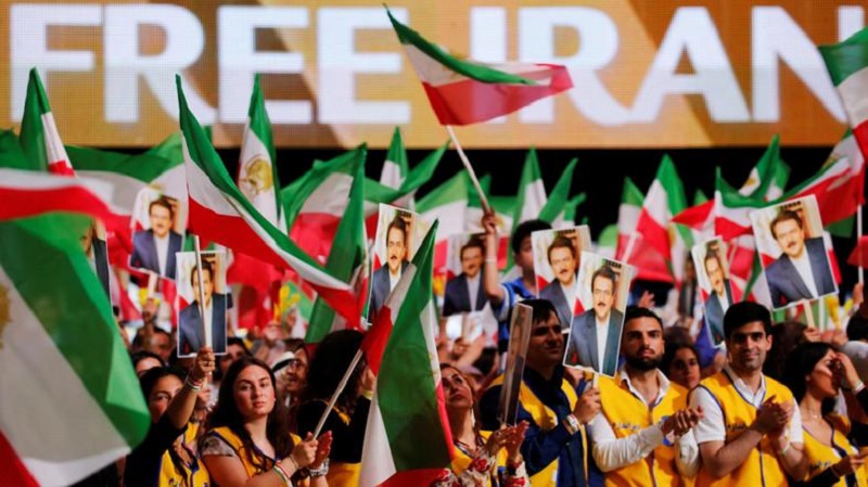 A large crowd of Iranians, supporters of MEK, show their solidarity with a free Iran
