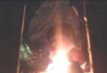 Iran: Regime’s Fear of Public Hatred Angry Iranian people set Iran's supreme leader's image on fire, because of the regime's inactions against the coronavirus outbreak in Iran and kept the reality in secrecy intentionally.