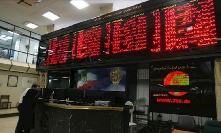 Contrary to Iranian officials’ claims about the improvement of the stock market, economists describe the state as a balloon-like growth that will certainly explode in the coming months