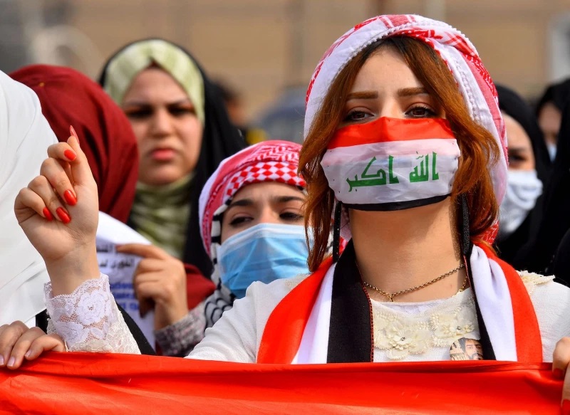 Iraqi women protest for a new Iraq