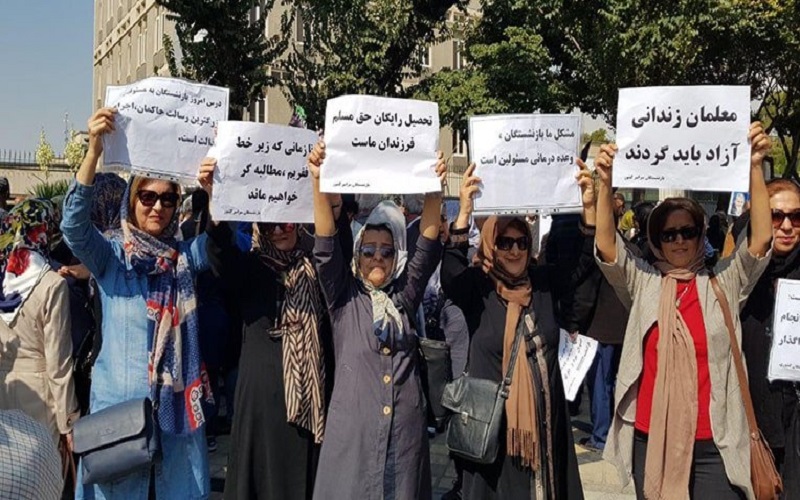 Iranian women partake in the protests of various social sectors