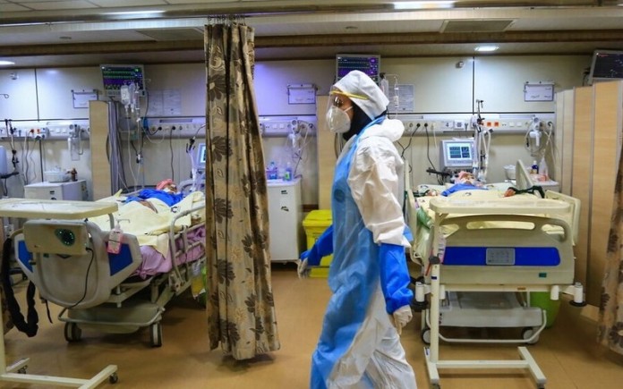 The lack of hospital beds, the number of infected medical staff and the increase in illness among young people are worrisome in Tehran.