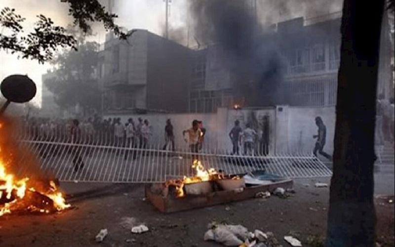 Iranian youth attack government centers in the November 2019 protests.
