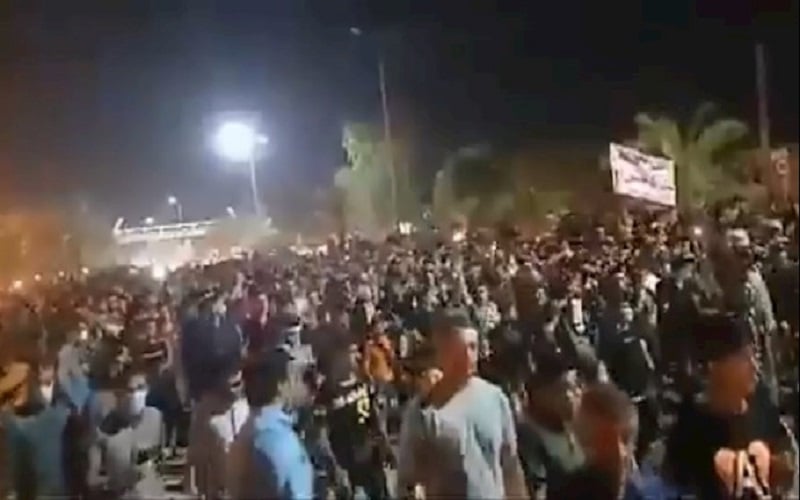 Iran’s people in the southwestern Khuzestan province have protested for 10 days because of water scarcity in this province which has damaged their lives.