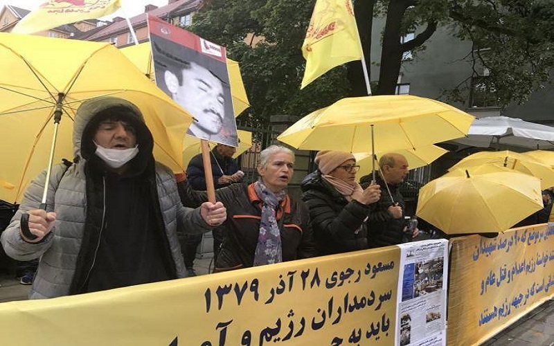 Thursday, September 23, 2021: MEK supporters demonstrated in front of the central court of Stockholm at the 20th session of Hamid Noury’s trial, the executioner of the 1988 massacre.