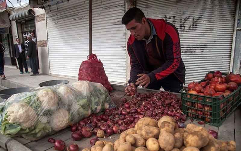 Massoud Rastegar, a deaf Iranian judoka who won the bronze medal in Paris for Iran’s national team, is now working as a street vendor selling fruits.