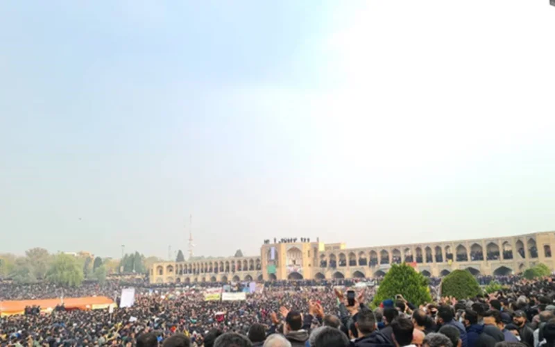 Protests in Isfahan reflect social conditions across Iran. Inflation, poverty, unemployment, and other economic problems have brought Iran’s population on the verge of another explosive uprising. And the powder-keg society is just waiting for a spark.
