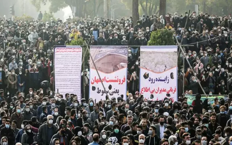 Protests in Isfahan reflect social conditions across Iran. Inflation, poverty, unemployment, and other economic problems have brought Iran’s population on the verge of another explosive uprising. Iranian society is like a powder-keg just waiting for a spark.