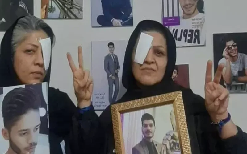 Mothers of Iran’s November 2019 victims showed their solidarity with Isfahan’s recent water rights protests who lost their eyes by covering one eye with patches. Soon after this action, their act faced solidarity from Iranians inside and outside the country.