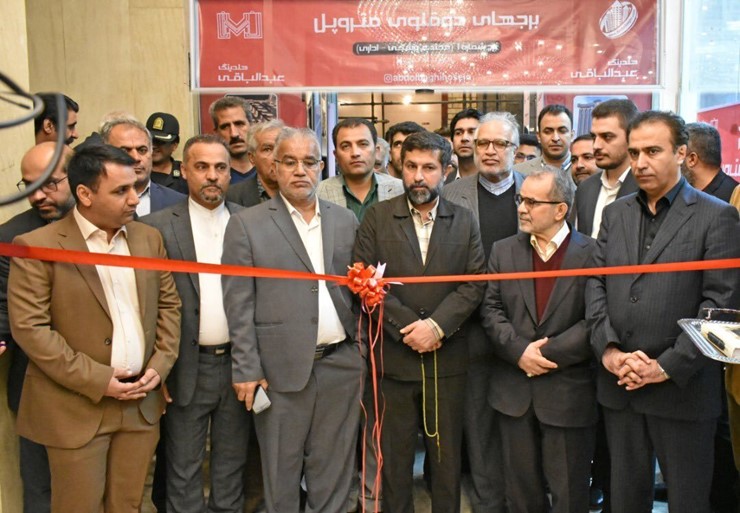 Former Khuzestan governor Gholamreza Shari’ati (3rd from right) attended the Metropole twin towers’ inauguration ceremony hosted by Hossein Abdolbaghi (1st from left)