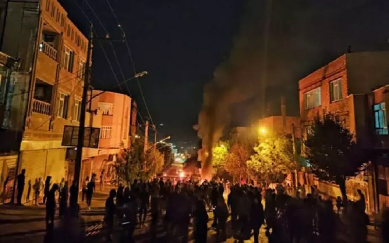 According to the latest reports protesters in at least 203 cities throughout Iran’s 31 provinces have taken to the streets for 45 days now seeking to overthrow the mullahs’ regime.