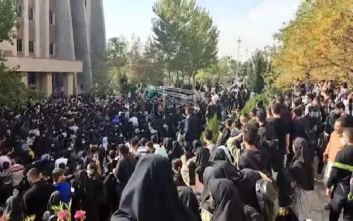 Iran regime’s henchmen attacked the students at North Tehran Azad University with tear gas