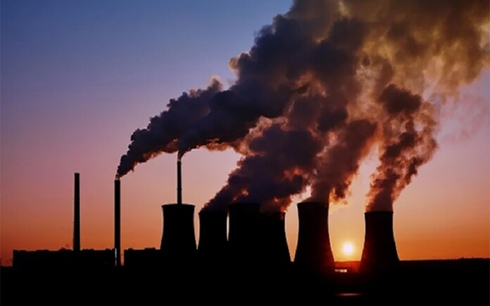 Iran Faces Dual Crises: Air Pollution and Fuel Shortages