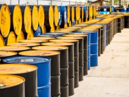 Iran Regime's Oil Revenues Plummet Amid Deep Discounts and Falling Exports