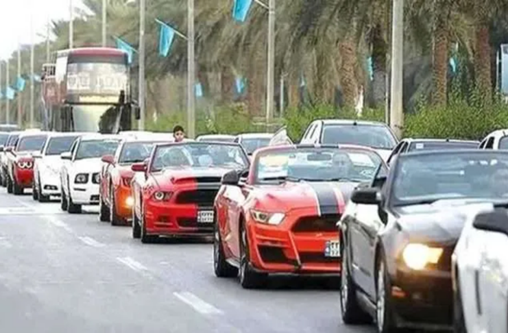 Luxury Cars and Empty Tables: Iran’s Growing Class Divide on Full Display