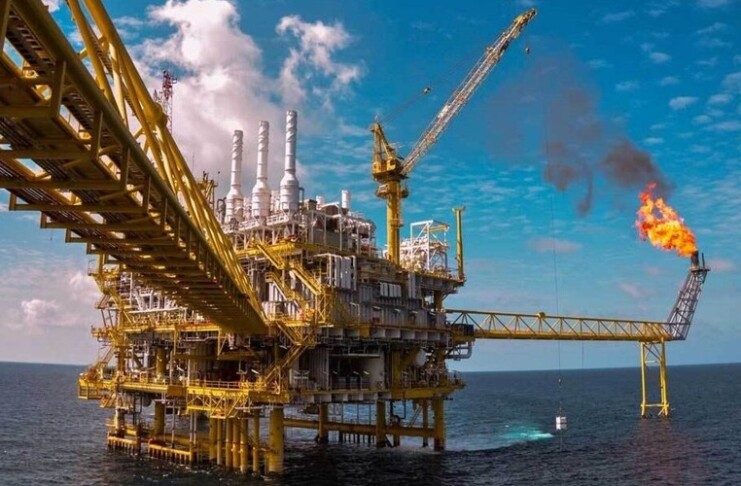 Iran Regime Faces Mounting Oil Revenue Crisis as Global Market Shifts