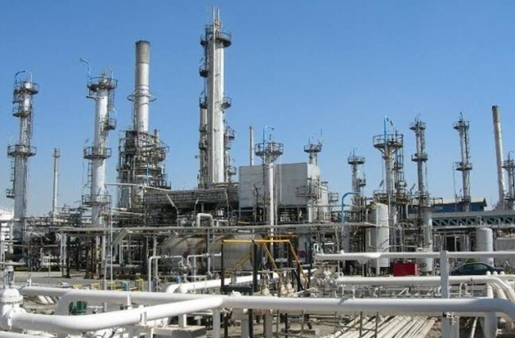 Iran Slashes Oil Prices in Desperate Bid for Revenue Amid Deepening Economic Crisis