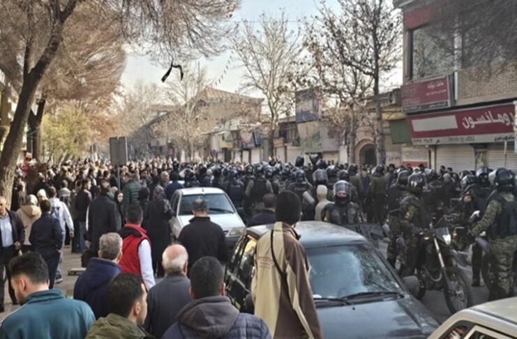 Iran’s Deepening Economic Crisis Is Becoming a Political Time Bomb